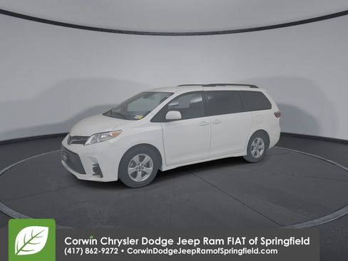 Used 2019 Toyota Sienna LE image 7