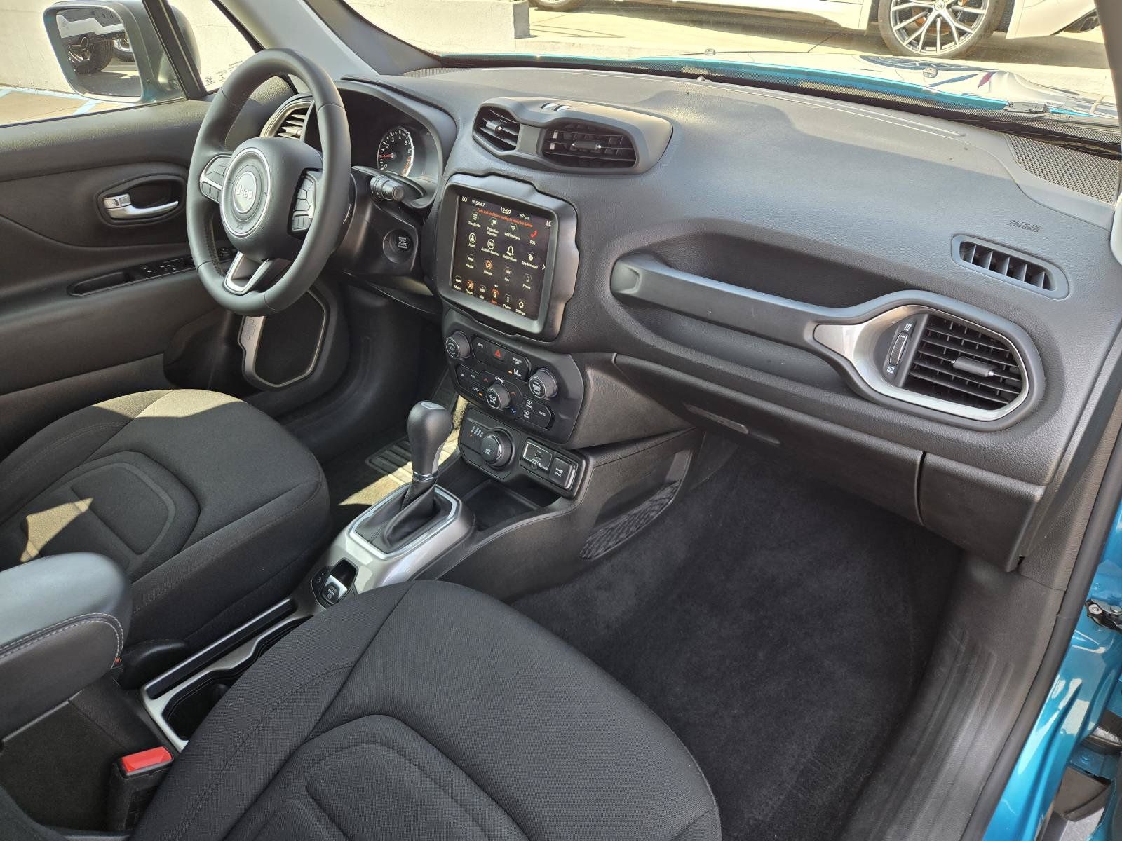 Used 2022 Jeep Renegade Latitude AWD/4WD image 33