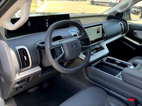 New 2025 Ford Expedition Max Active image 8