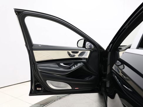 Used 2018 Mercedes-Benz Maybach S 560 4MATIC image 9