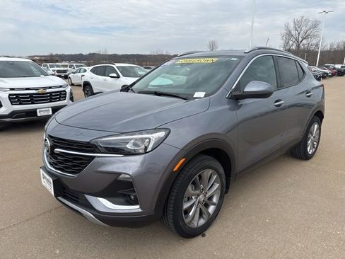 Used 2022 Buick Encore GX Essence w/ Experience Buick Package image 7