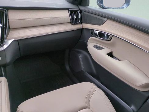 New 2026 Volvo XC90 B6 Plus w/ Protection Package Premier AWD/4WD image 13