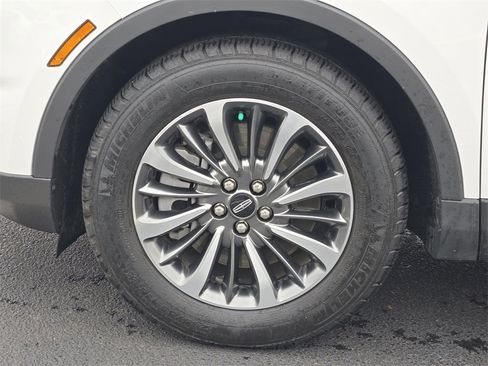 Used 2023 Lincoln Nautilus FWD w/ Premium Package image 12