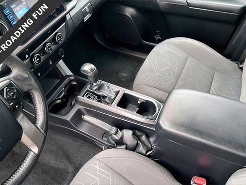 Used 2017 Toyota Tacoma TRD Sport image 17