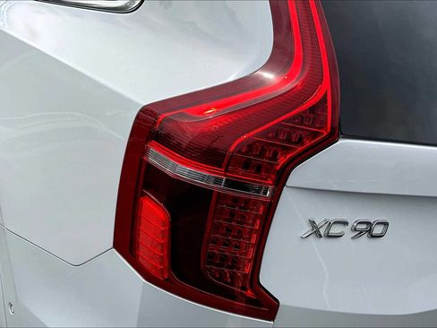 Certified 2023 Volvo XC90 B5 Plus image 26