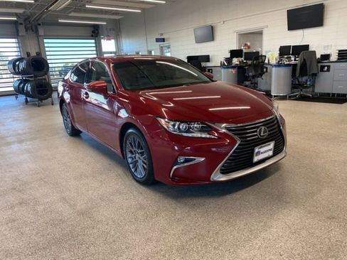 Used 2018 Lexus ES 350 w/ Premier Package FWD image 3