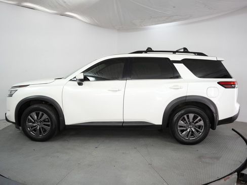 Used 2022 Nissan Pathfinder SV w/ SV Premium Package AWD/4WD image 4
