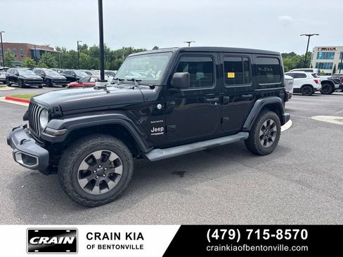 Used 2018 Jeep Wrangler Unlimited Sahara AWD/4WD image 2