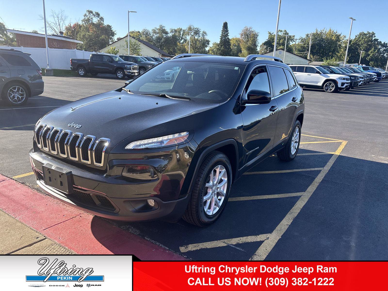 Used 2016 Jeep Cherokee Latitude FWD image 1