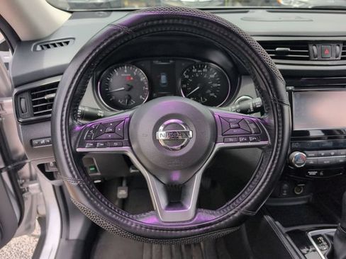 Used 2017 Nissan Rogue SL FWD image 12