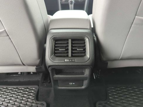 Used 2023 Volkswagen Taos SE w/ Panoramic Sunroof Package FWD image 28