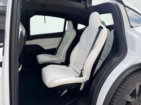 Used 2023 Tesla Model X Plaid image 23