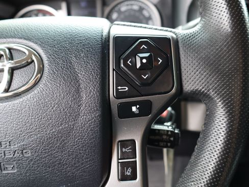 Used 2020 Toyota Tacoma SR5 w/ SR5 Appearance Package (SM) RWD image 26