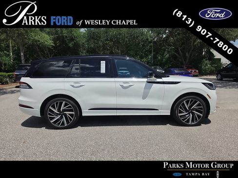 Used 2025 Lincoln Aviator Black Label w/ Black Label Special Edition AWD/4WD image 4