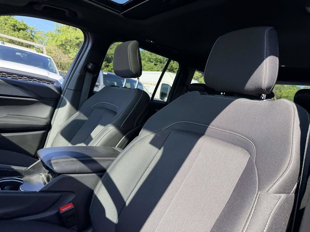 Used 2025 Jeep Grand Cherokee Laredo X w/ Luxury Tech Group I AWD/4WD image 20