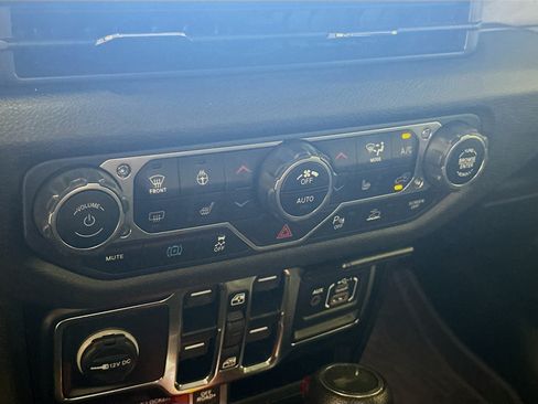 Used 2024 Jeep Wrangler Unlimited AWD/4WD image 23