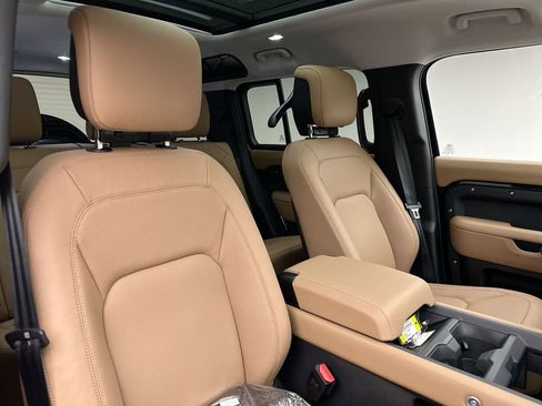 New 2026 Land Rover Defender 110 X-Dynamic SE image 10
