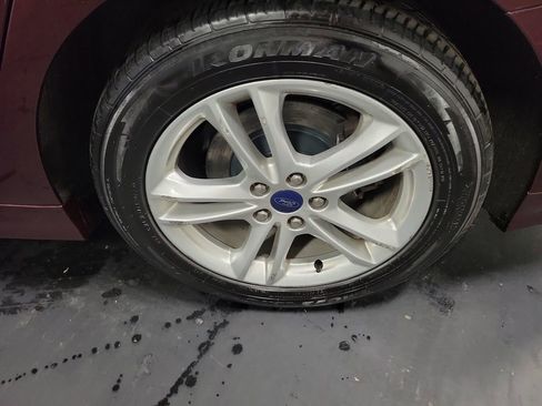 Used 2018 Ford Fusion SE w/ Fusion SE Technology Package image 10