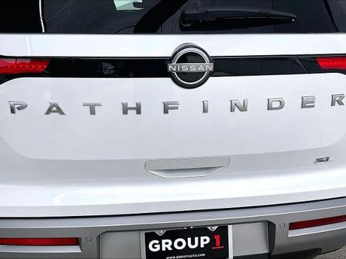 Certified 2025 Nissan Pathfinder SL image 10