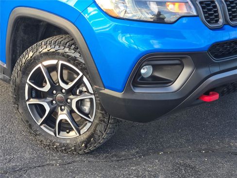 Certified 2025 Jeep Compass Trailhawk AWD/4WD image 4