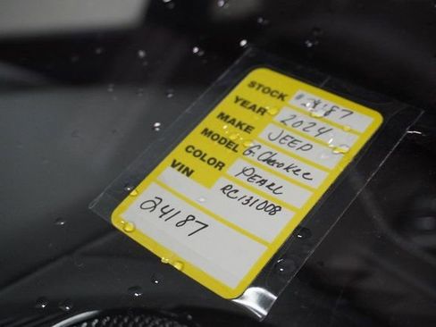 New 2024 Jeep Grand Cherokee Overland image 21