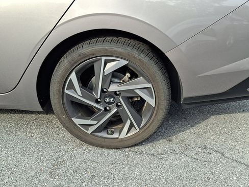 Certified 2024 Hyundai Elantra SEL w/ Convenience Package FWD image 8
