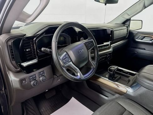 Used 2024 Chevrolet Silverado 1500 LT Trail Boss w/ LPO, Dark Essentials Package AWD/4WD image 13