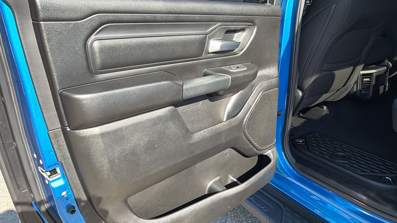 Used 2025 RAM 1500 Warlock AWD/4WD image 24