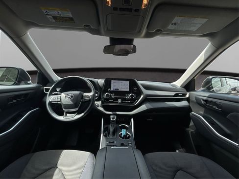 Used 2023 Toyota Highlander LE AWD/4WD image 27