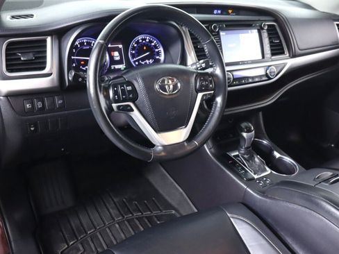 Used 2018 Toyota Highlander XLE AWD/4WD image 9
