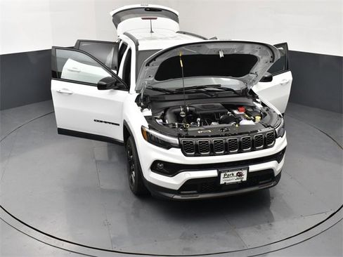 New 2026 Jeep Compass Latitude image 25