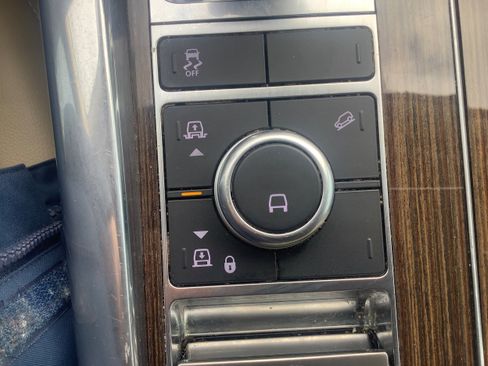 Used 2019 Land Rover Range Rover Sport SE image 21