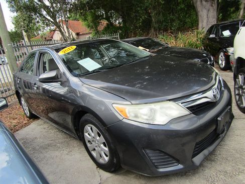 Used 2012 Toyota Camry LE FWD image 1
