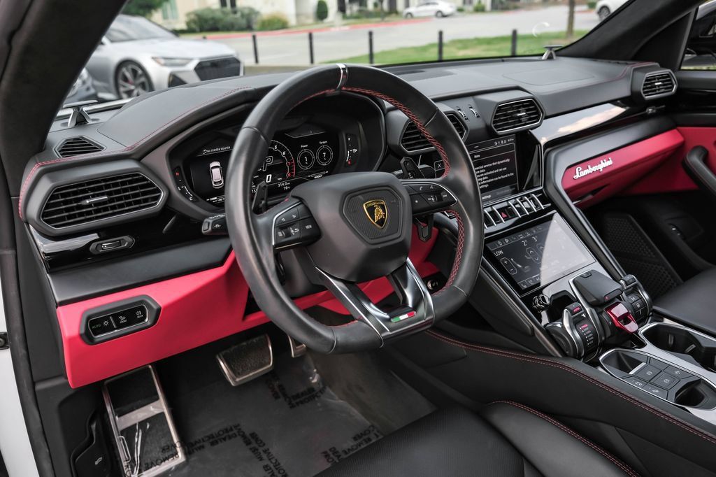 Used 2022 Lamborghini Urus AWD/4WD image 13