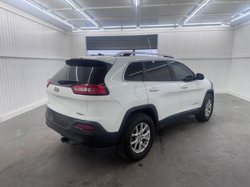 Used 2016 Jeep Cherokee Latitude FWD image 5