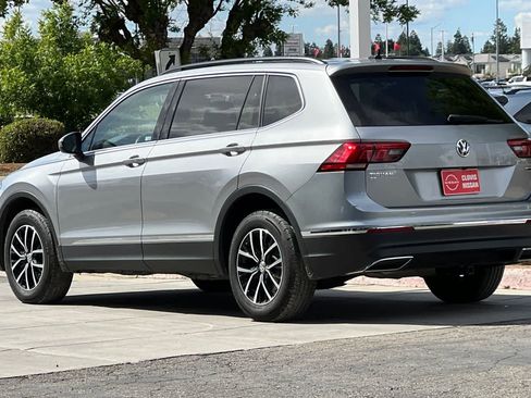Used 2021 Volkswagen Tiguan SE w/ Panoramic Sunroof Package image 7