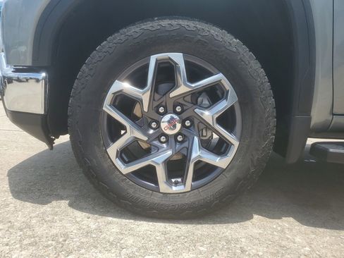 Used 2025 GMC Sierra 1500 SLT AWD/4WD image 7