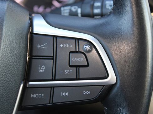 Used 2023 Toyota Highlander XLE image 30