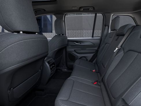 New 2025 Jeep Grand Cherokee Laredo X w/ Luxury Tech Group I AWD/4WD image 23