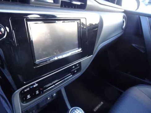 Used 2018 Toyota Corolla SE w/ Carpet Mat Package (TMS) FWD image 12