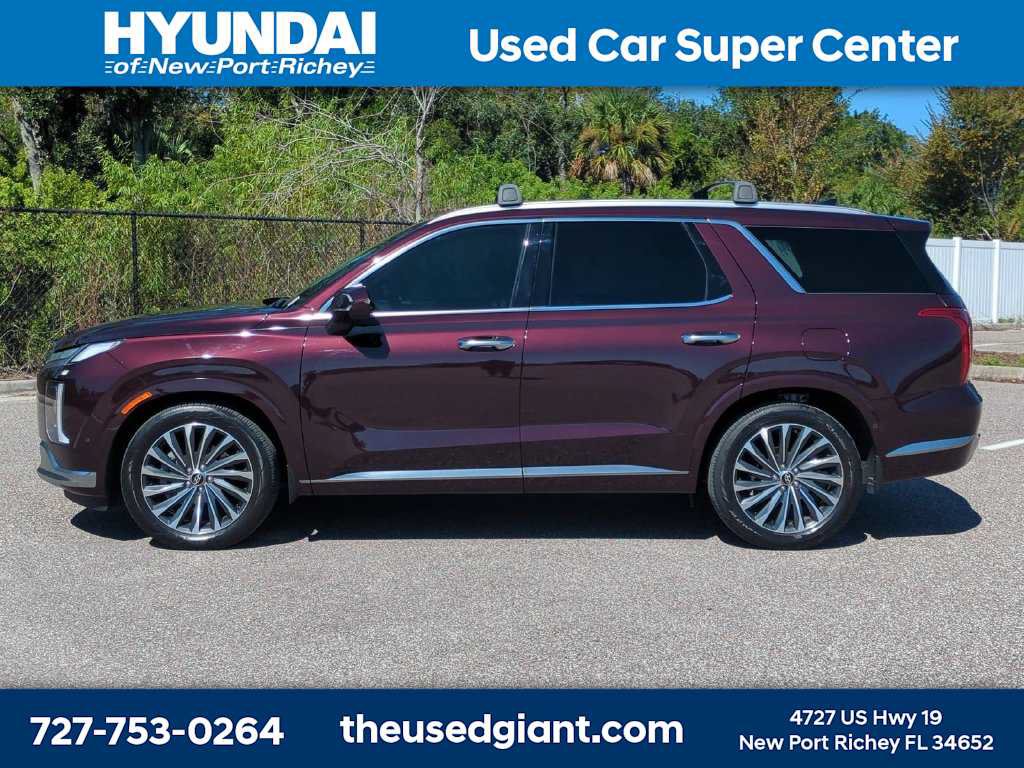 Used 2024 Hyundai Palisade Calligraphy FWD image 2
