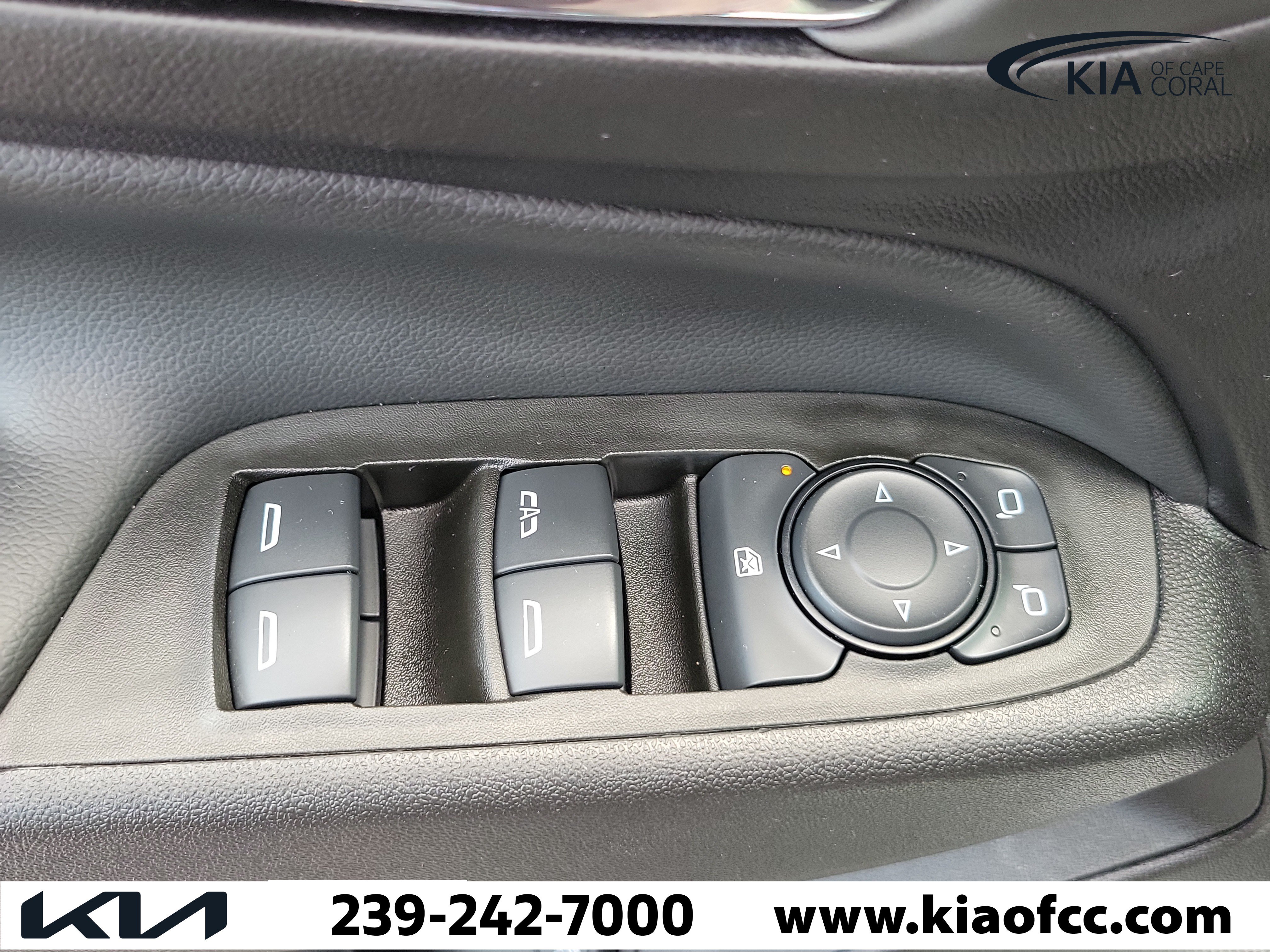 Used 2024 Chevrolet Equinox LT FWD image 25