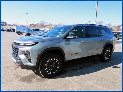 Used 2025 Chevrolet Traverse Z71 w/ Driver Confidence Package image 3