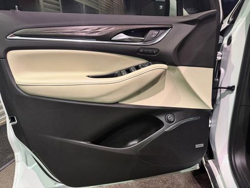 Used 2022 Buick Enclave Avenir w/ Avenir Technology Package image 16