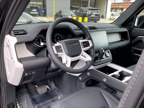 New 2026 Land Rover Defender 110 X-Dynamic SE image 10