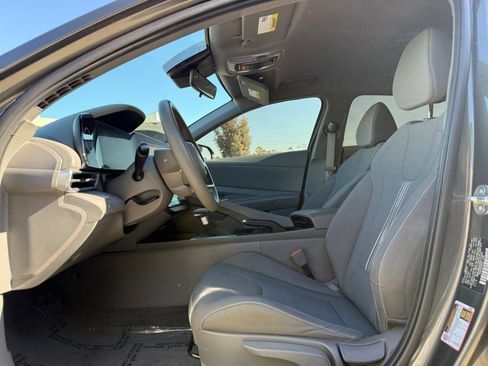 Used 2024 Hyundai Elantra SEL image 16