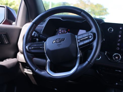 Used 2025 Chevrolet Colorado Z71 w/ Technology Package AWD/4WD image 7