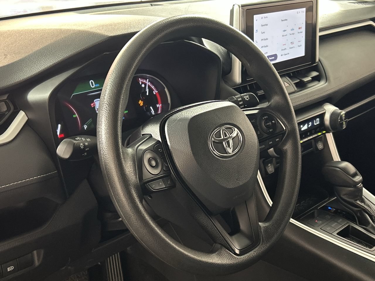 Used 2025 Toyota RAV4 XLE FWD image 14