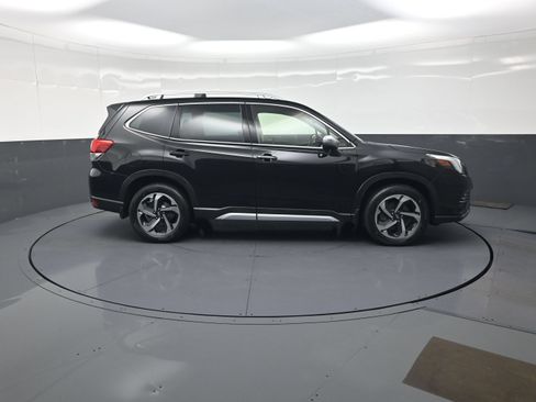 Used 2023 Subaru Forester Touring AWD/4WD image 2