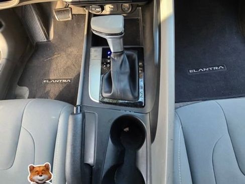 Used 2022 Hyundai Elantra SEL image 13